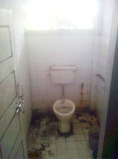 11-09-14 Chavakad-Municipal Toilet (1)